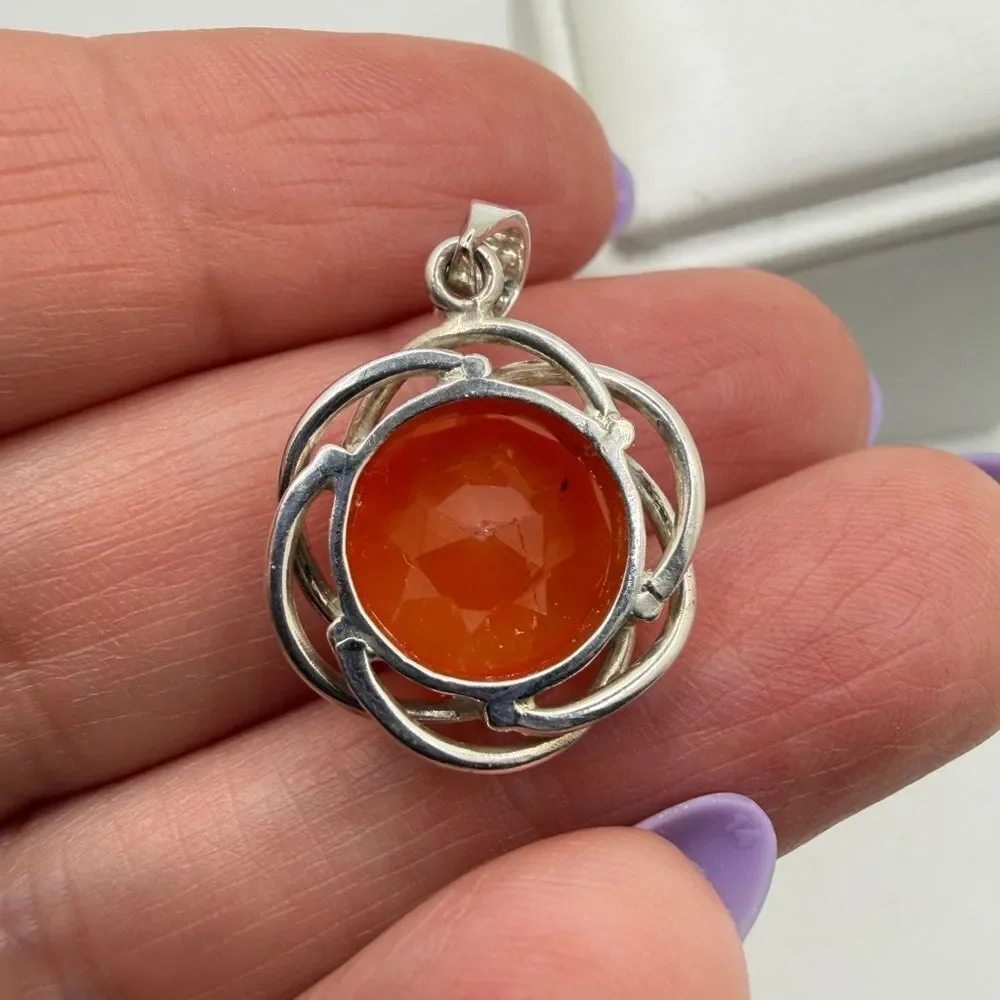 NWOT 12mm, round cut,‎ faceted Carnelian pendant in sterling silver!